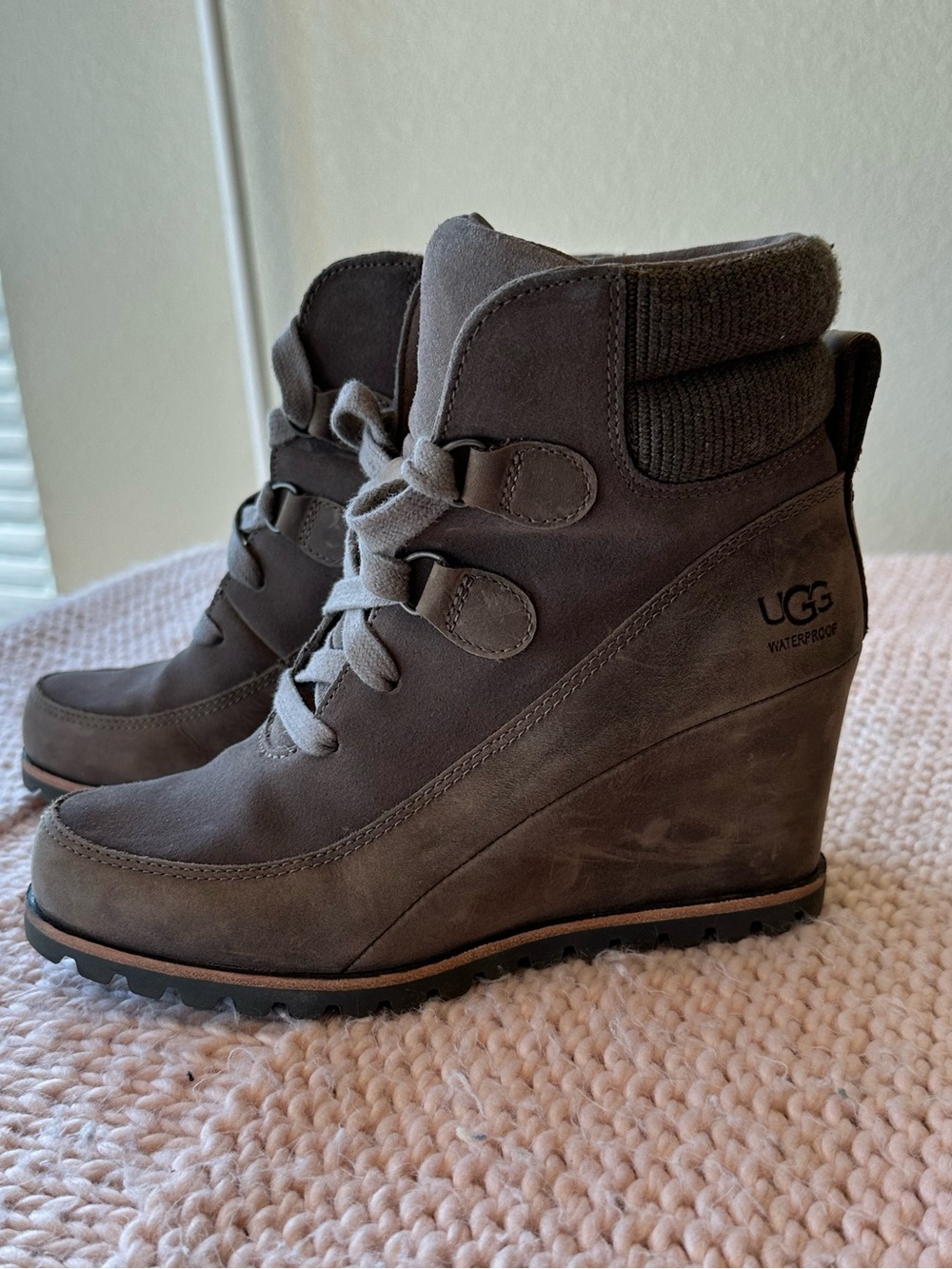 UGG Kriston waterproof side wedge lace up boots taupe new in box size 6